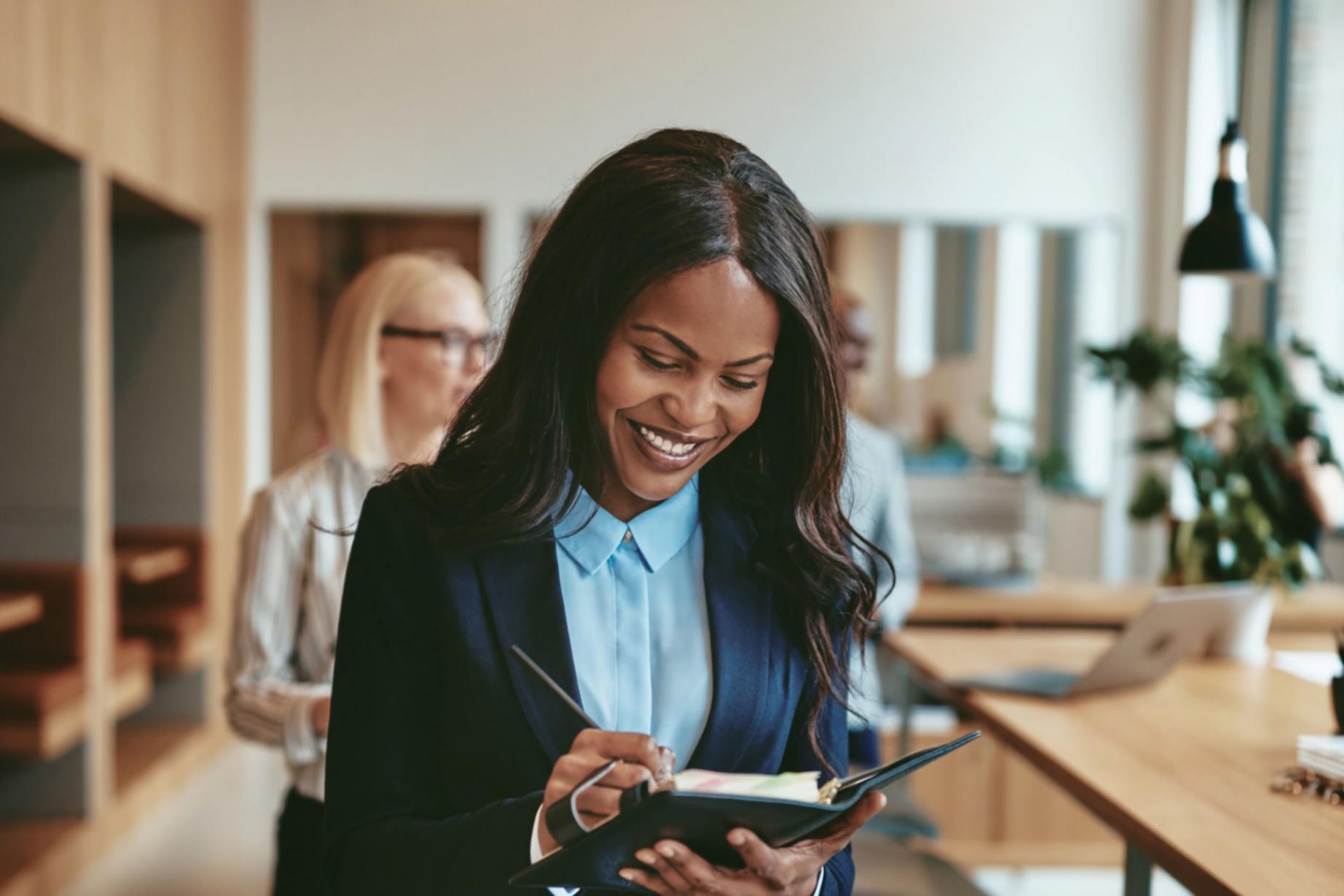 Professionelles Finanzteam bei der strategischen Budgetplanung und Analyse